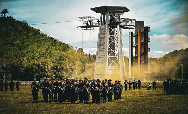 Policías en clausura ceremonial