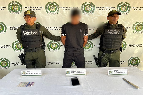 Gaula captura en flagrancia a dos extorsionistas en Rivera.