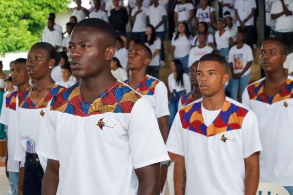 Gradúan jóvenes auxiliares