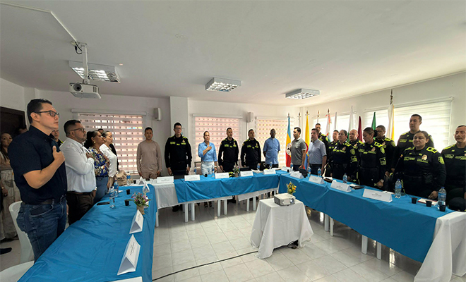 Reunión entre la Policía Nacional y alcaldes.
