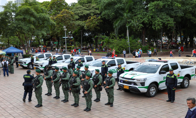 Polic&iacute;as del GOES en formaci&oacute;n con veh&iacute;culos entregados por la Gobernaci&oacute;n
