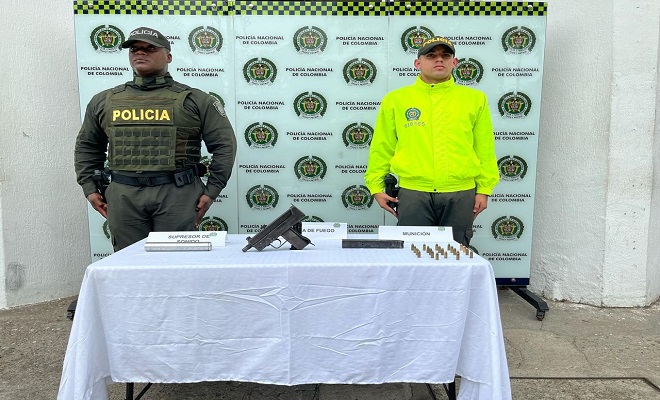 La Policía Nacional incauta un arma de fuego con silenciador en una vivienda en Barrancabermeja