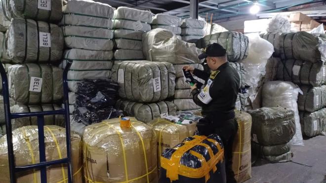 Incautación-de-confecciones-textiles-juguetería-y-calzado