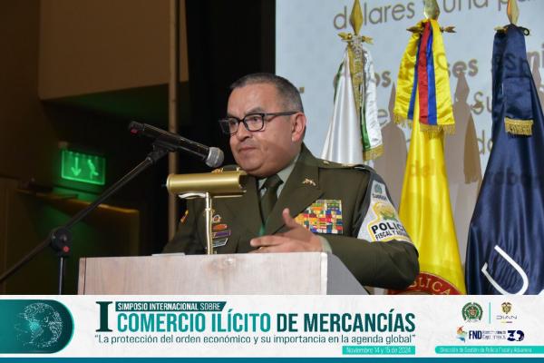 Ponencia por parte del señor Coronel Yorguin Orlando Malagón Hernández Director de Gestión de Policía Fiscal y Aduanera.