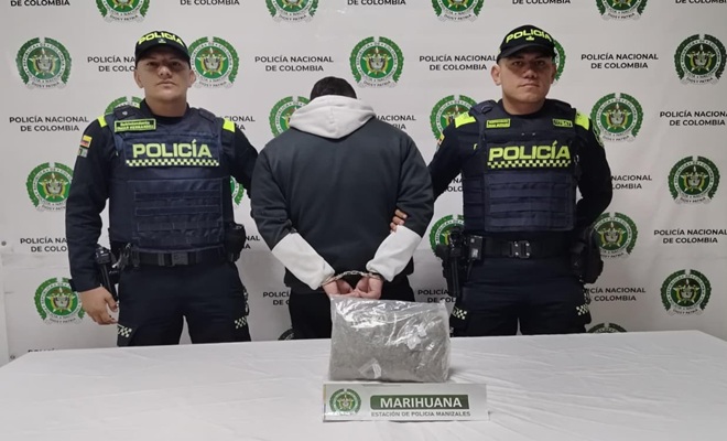 Dos policías y un capturado con  500 grs. de marihuana 