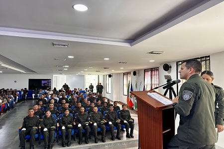  Juramento de bandera de Auxiliares de Policías