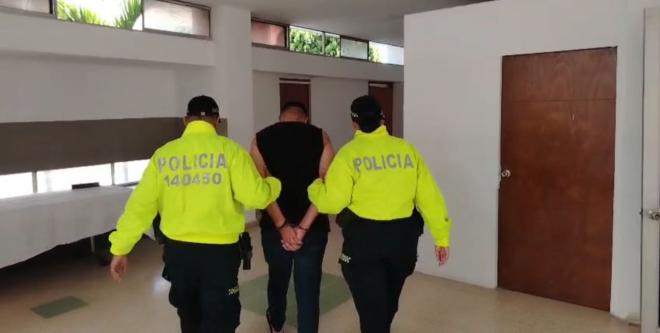 Dedicado a hurtar pertenencias de vehículos con la modalidad del control universal.