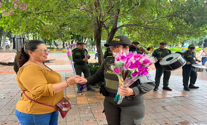 La Policía Metropolitana de Neiva destaca el valor de la mujer en su día
