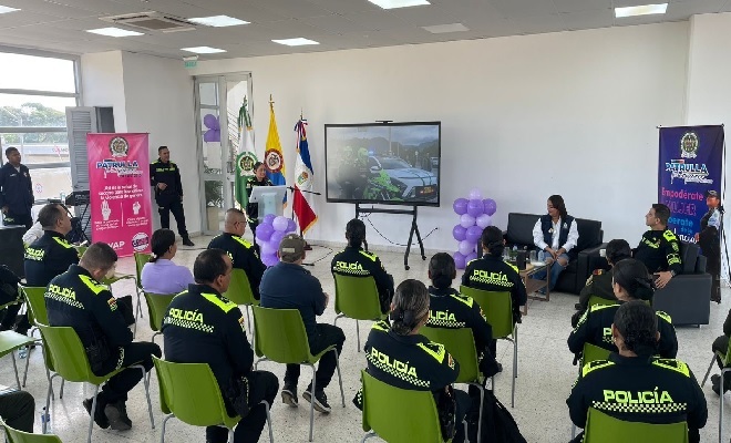 La Policía Nacional Lidera Conversatorio por la Protección de la Familia y la Equidad de Género
