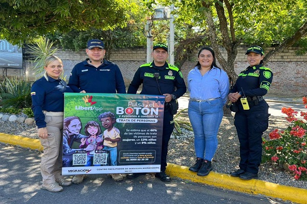 Policía Nacional refuerza acciones de prevención contra la trata de personas en el aeropuerto de Neiva