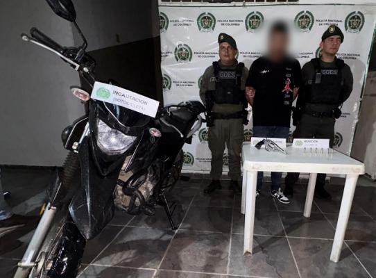 La Policía Nacional capturó a sospechoso con arma de fuego en Granada, Meta, tras persecución