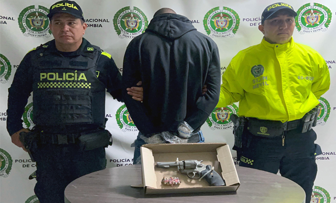 Durante el procedimiento policial fue incautada un arma de fuego tipo revólver con la que al parecer se cometió este hecho de violencia