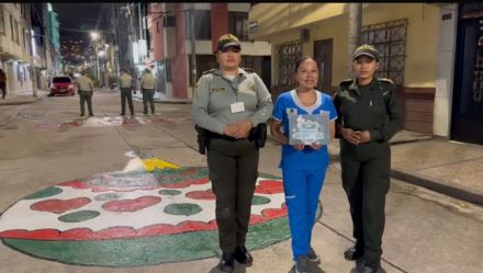 La Policía de Turismo lidera jornada de embellecimiento  barrio venecia