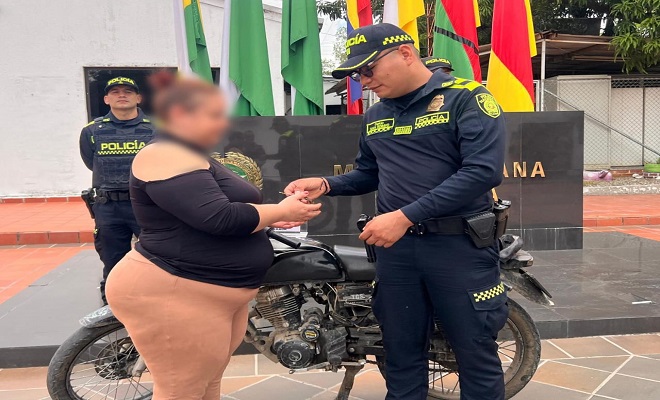 La Policía Nacional recupera una motocicleta en la comuna 1 de Neiva.