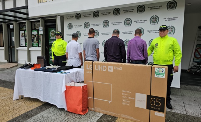 La Policía captura cuatro hombres e incauta varios elementos hurtados