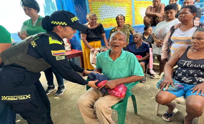 La ola invernal había dejado huellas de barro y desconsuelo. Pero ese día, las calles se llenaron de colores distintos 