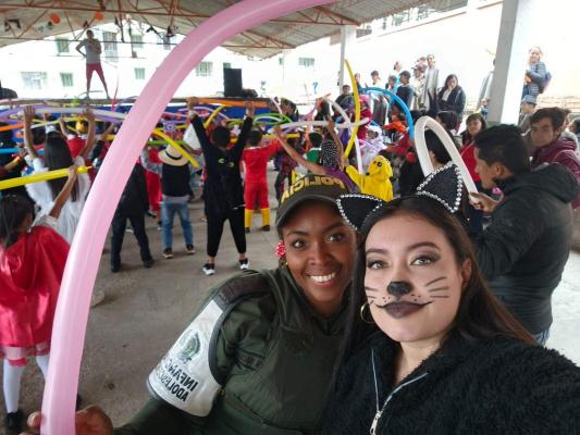 La policía acompaña a nuestros pequeños este 31 de octubre