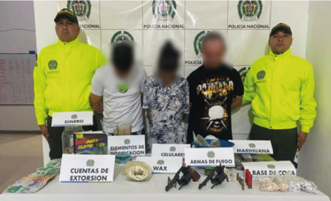 Uniformados de la Seccional de Investigación Criminal (SIJIN), en conjunto  con la Fiscalía General de Nación, lograron capturar a alias ‘La Flaca’, alias  ‘Pupilo’ y alias ‘Gafas’. Estos sujetos son sindicados de expender 'Wax' a  domicilio, la nueva droga en forma de cera.