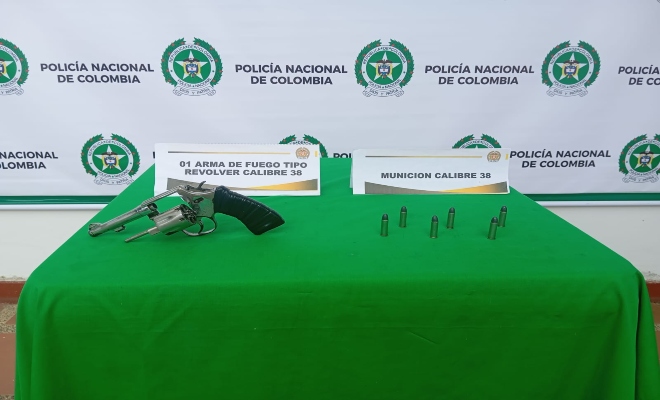 Le encontraron un arma de fuego tipo revolver