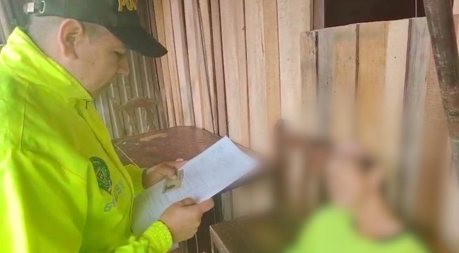 El hombre fue aprehendido por fabricación, tráfico y porte de armas de fuego, además de violencia intrafamiliar.