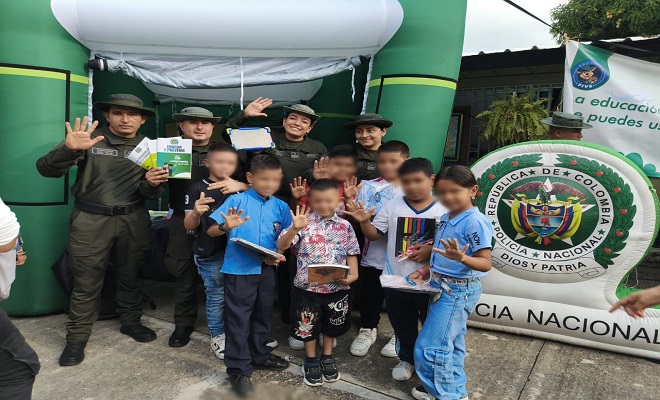 La Policía Nacional, de la mano de nuestros niños y niñas.