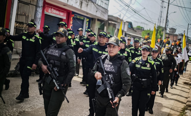 hombres y mujeres de cuna patria, quienes enaltecen el apellido que llevan en su pecho