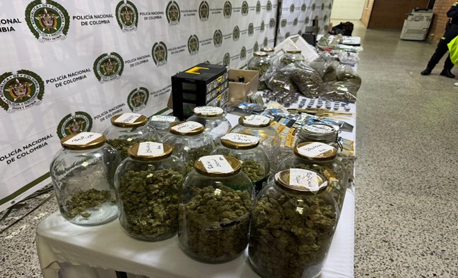 Como resultado de estas acciones, se logró la captura de 11 personas, la incautación de 4 armas de fuego y más de 67 mil gramos de estupefacientes.