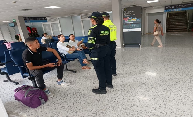 policía entrega recomedacion a la ciudadania contra el hurto