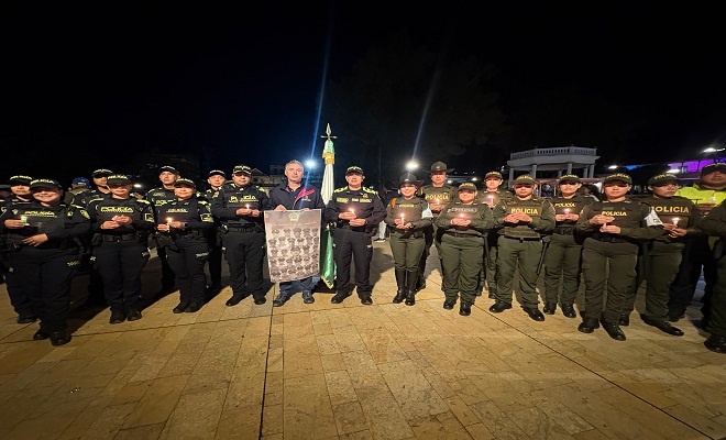 Pamplona se une en una emotiva velatón en honor a los héroes de la patria
