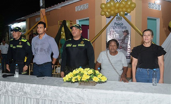 Patrullero de la Policía Comunitaria de Curumaní, mejora la calidad de vida de una mujer emblemática de la región