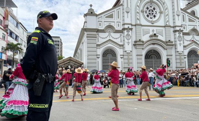 Policía Nacional prestando seguridad durante el desarrollo del Festival Folclórico