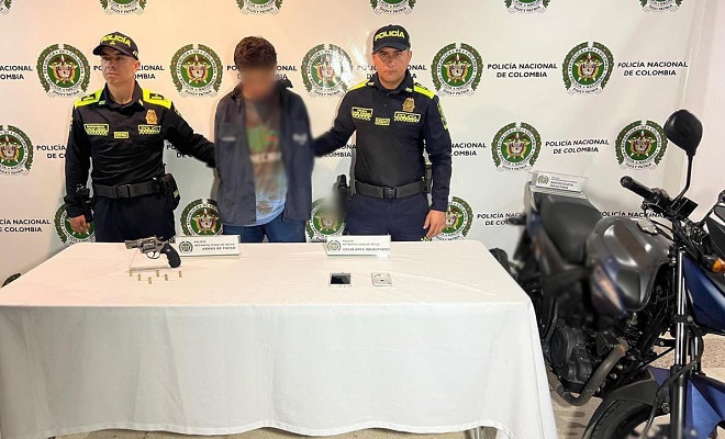 En una rápida reacción, uniformados logran la captura de dos sujetos con un arma de fuego