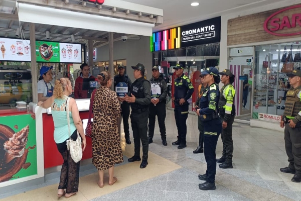 Policía invita a la ciudadania a denunciar a la linea 165 y 123