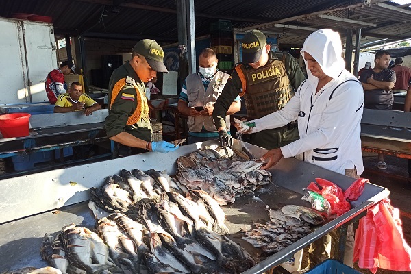 Policía y Salud Pública realizan intervención en el pabellón del pescado de Valledupar