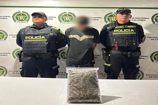 Dos Polic&iacute;as y una persona capturada por el delito de trafico de estupefacientes