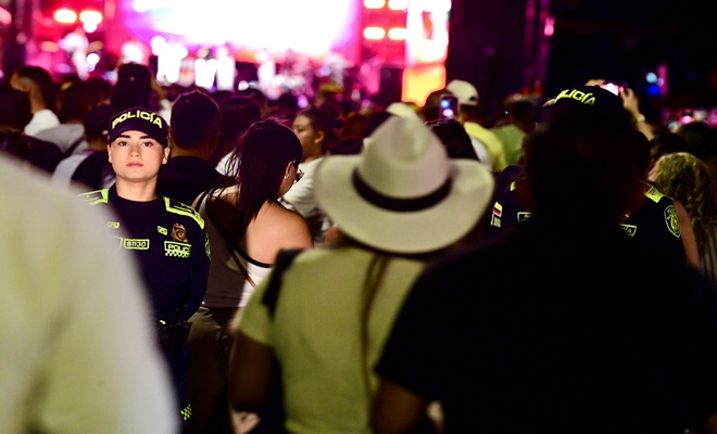 Presencia activa de la policía en feria