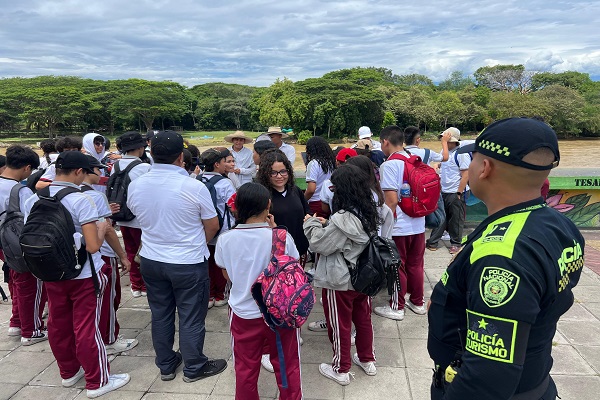 Adolescentes del Ceinar participaron en una jornada que fomenta el sentido de pertenencia y la conciencia ciudadana.