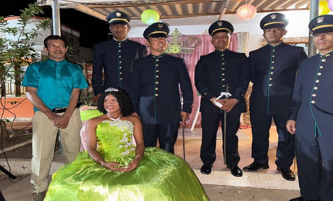 Policia y Quinceañera