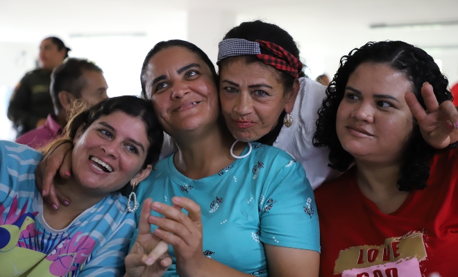 Un abrazo para toda la vida, tras tres décadas de separación