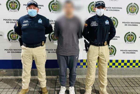 Solicitado por delitos informáticos y estafa en Argentina