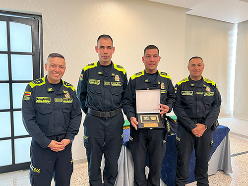 Reconocimiento al personal ascendido: compromiso con el bienestar institucional.