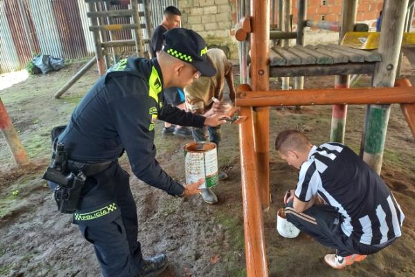 La Policía Nacional y docentes recuperaron en arboleda un espacio para la diversión