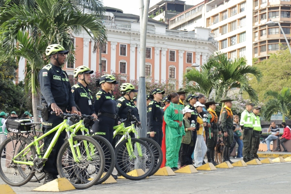 Policías listos para dispositivos de Semana Santa en Cali