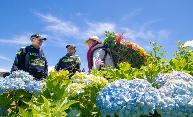  Desde la Policía Nacional queremos invitar a los ciudadanos a disfrutar de esta Feria de las Flores con responsabilidad, respeto y sentido de cuidado colectivo.