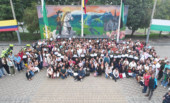 61 jóvenes caldenses inician su Compromiso con la Patria y la Comunidad