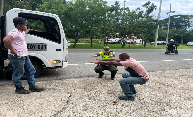 Si va a realizar trayectos largos hacer pausas activas.