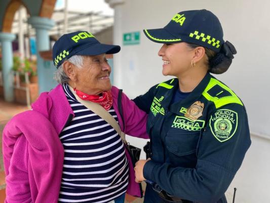 Emotiva visita al Centro de Bienestar del Anciano Casa Hogar
