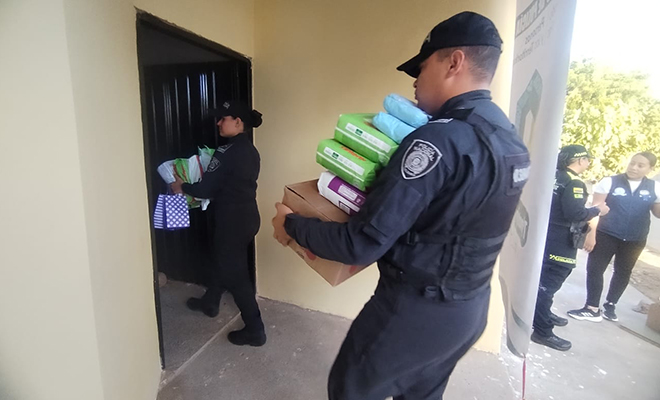 En un acto solidario, el Departamento de Polic&iacute;a Guajira y la Unidad de Di&aacute;logo y Mantenimiento del Orden - UNDMO, realizan la intervenci&oacute;n en el hogar de dos ni&ntilde;as en condici&oacute;n de discapacidad.