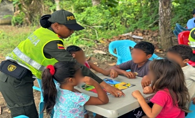 Policía Comunitaria de San Pelayo fortalece lazos con la comunidad en una jornada de integración y apoyo a la población vulnerable en La Coquera.
