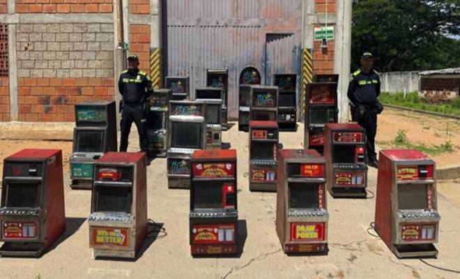Una persona capturada y 18 máquinas de juegos de suerte y azar aprehendidos que  operaban ilegalmente.
